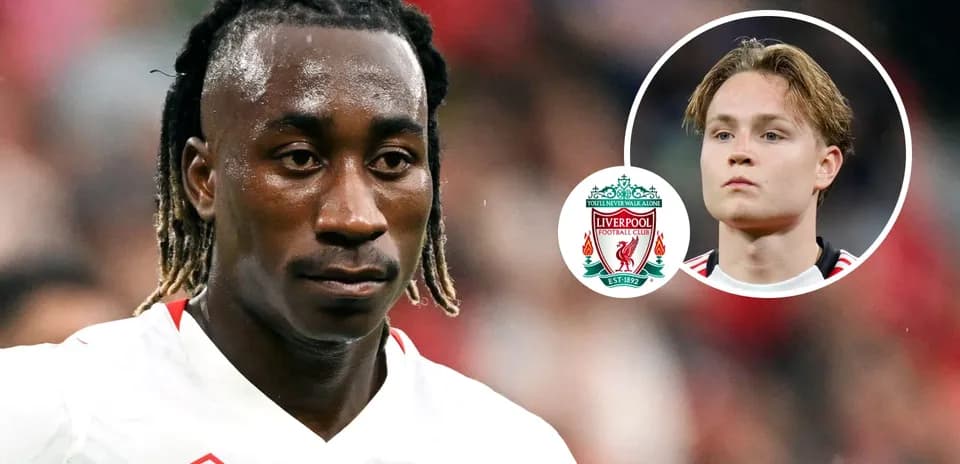 Jugador de fútbol en camiseta blanca con logo de Liverpool