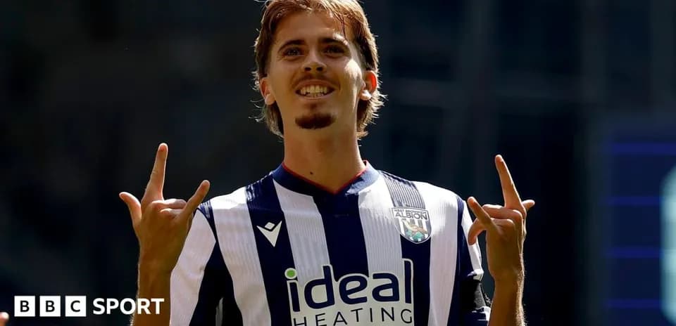 Jugador celebrando con la camiseta de West Bromwich Albion