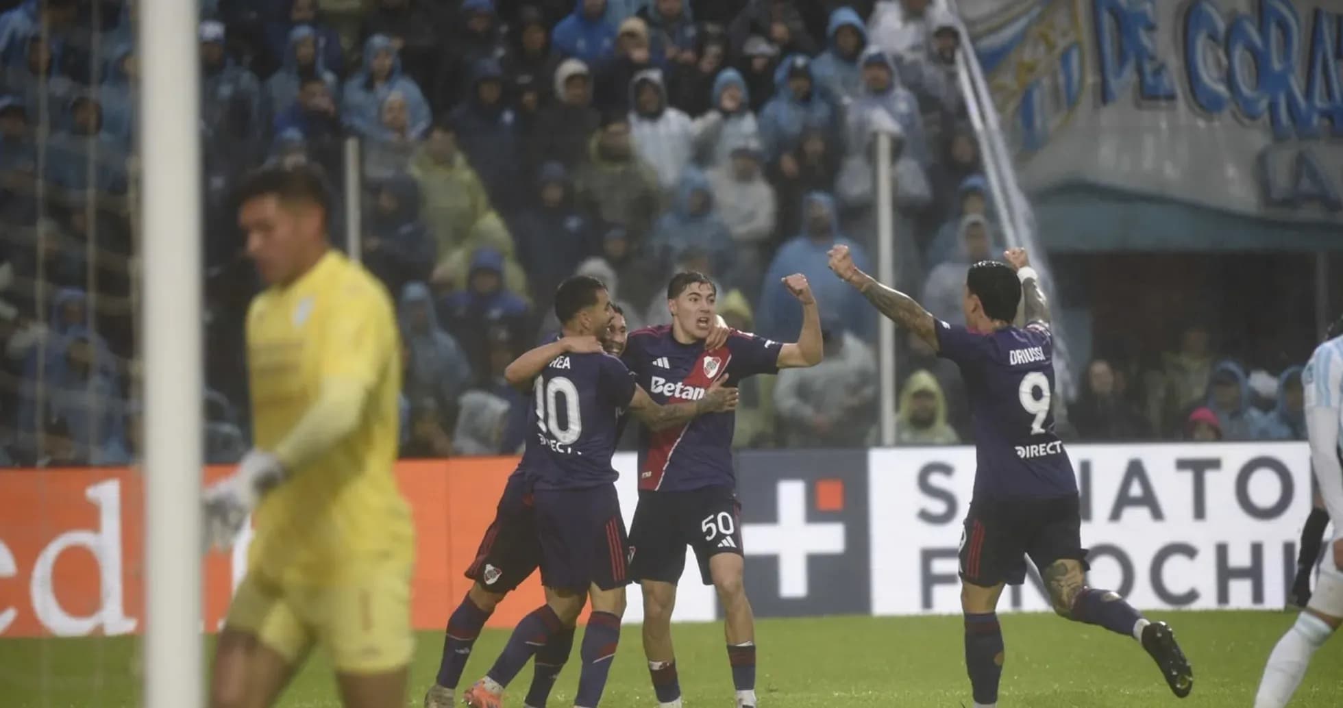 Jugadores de River Plate celebrando un gol