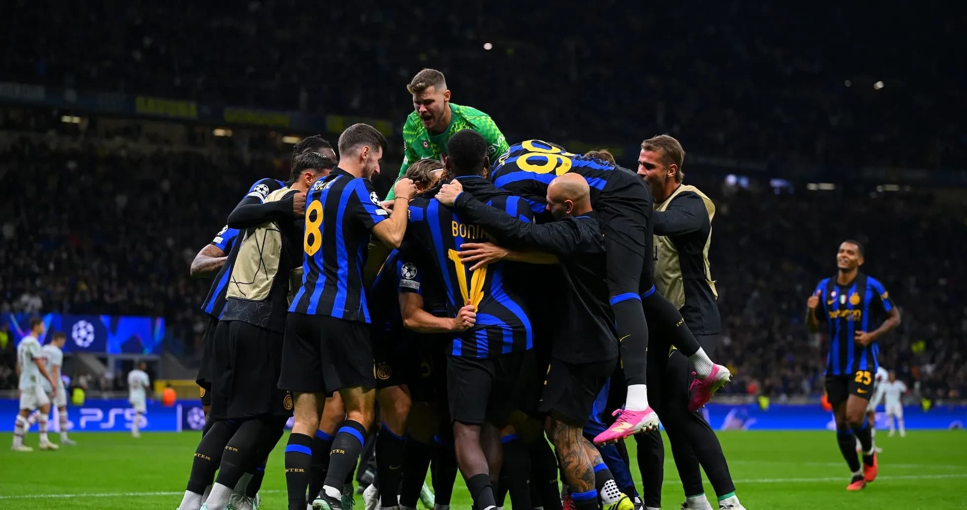 Celebración del equipo de Inter tras el gol