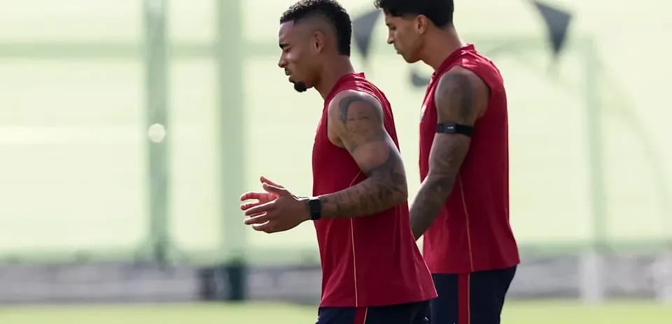 Jugadores corriendo durante sesión de entrenamiento
