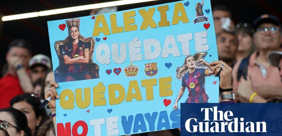 Aficionados sosteniendo cartel de apoyo a Alexia