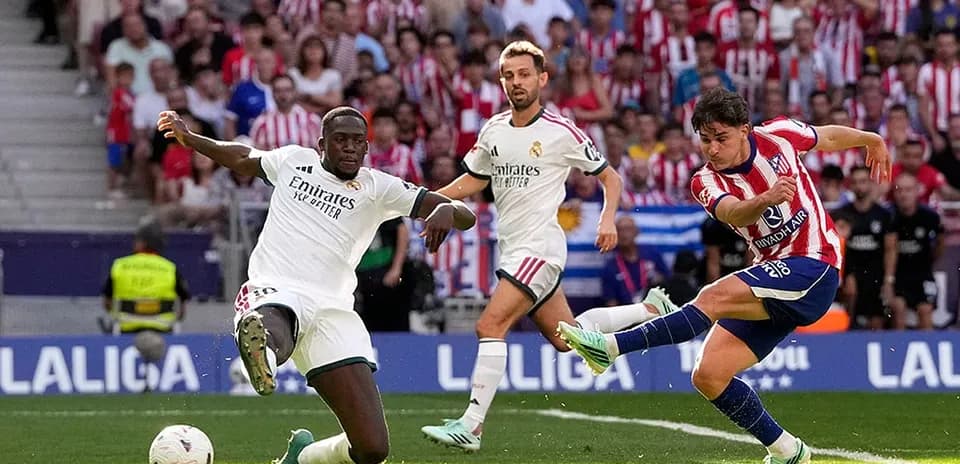 Jugador de Atlético Madrid dispara a puerta