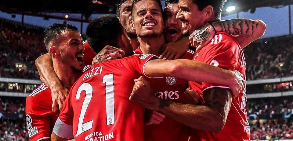 Jugadores del Benfica celebrando un gol