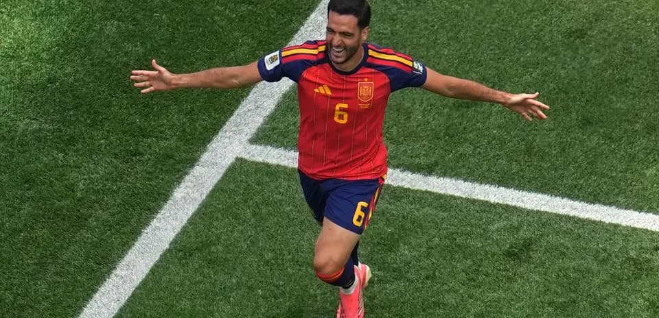Jugador español celebrando un gol