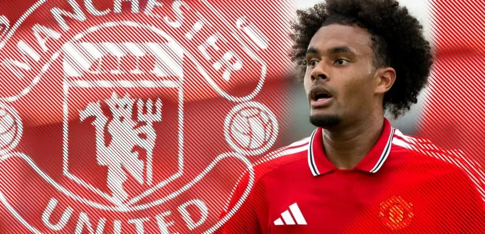 Jugador de Manchester United en uniforme rojo