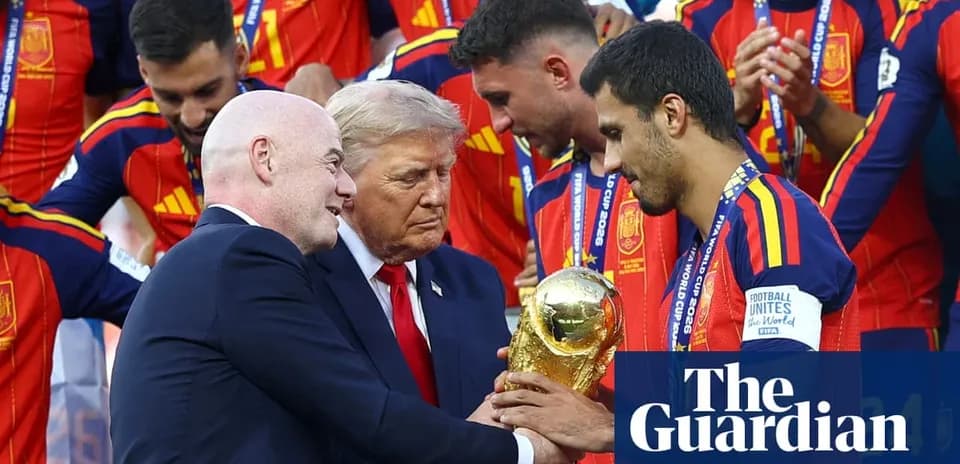Entrega de trofeo de la Copa Mundial a España