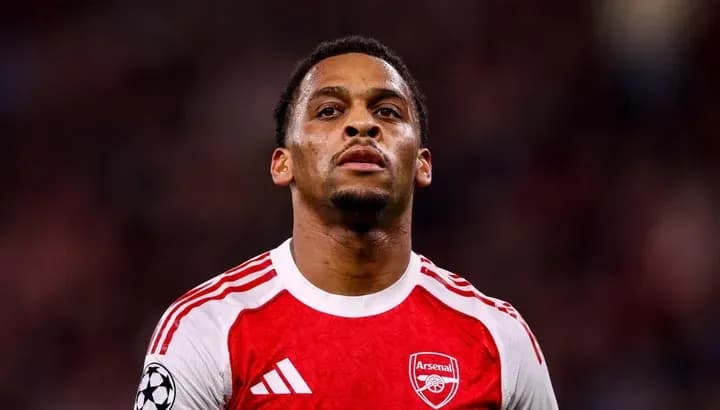 Jugador de Arsenal en el campo durante partido