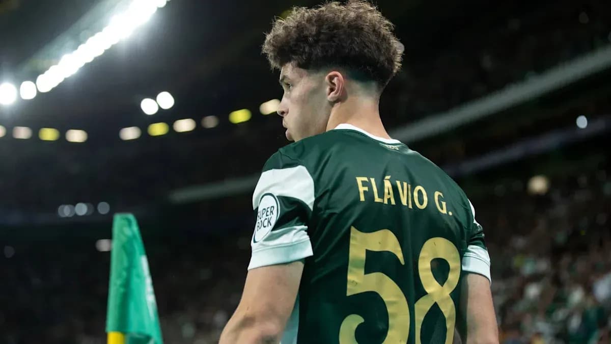 Jugador de fútbol Flávio G. en el campo