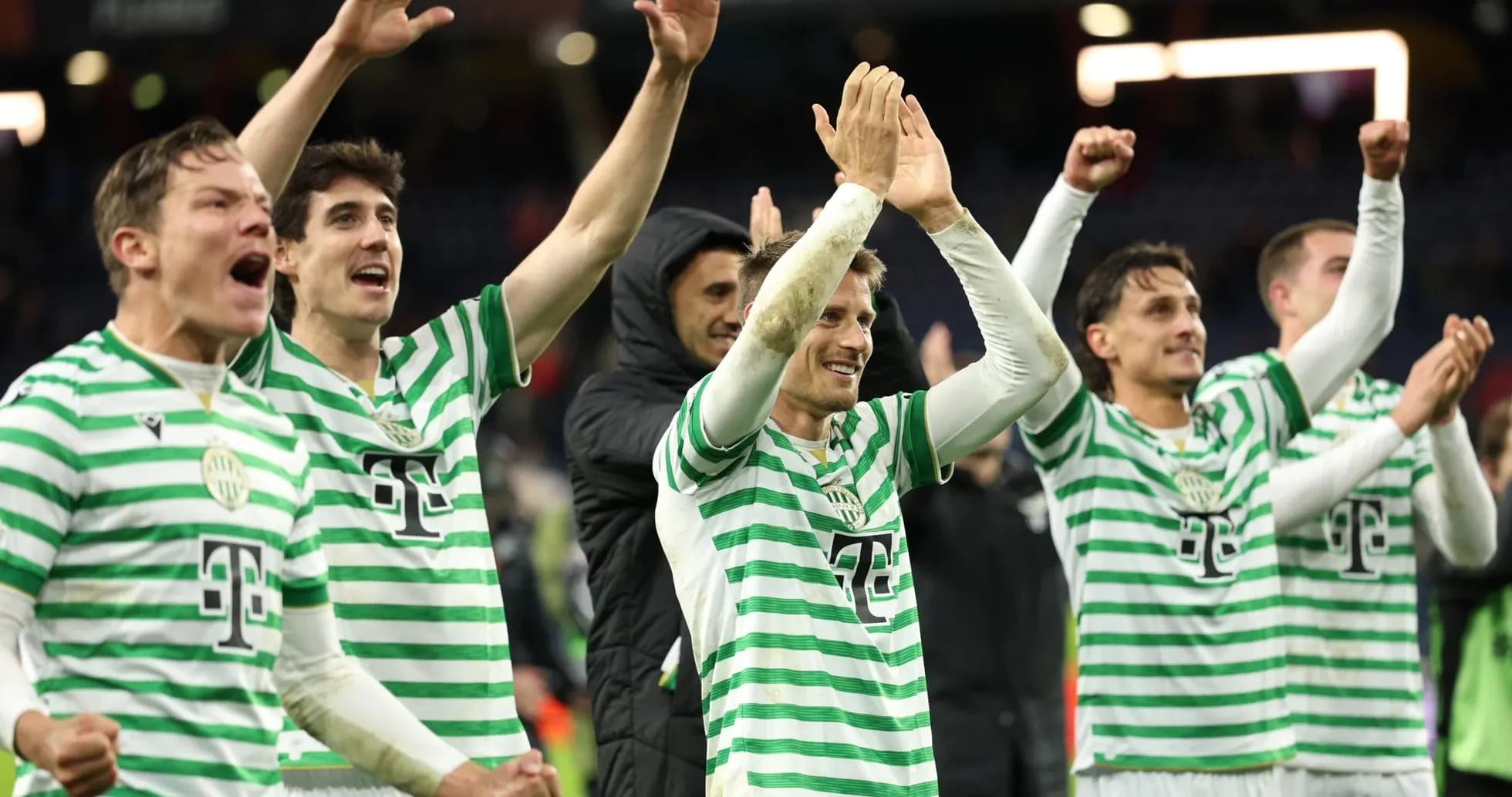 Jugadores de Ferencvárosi celebrando la victoria