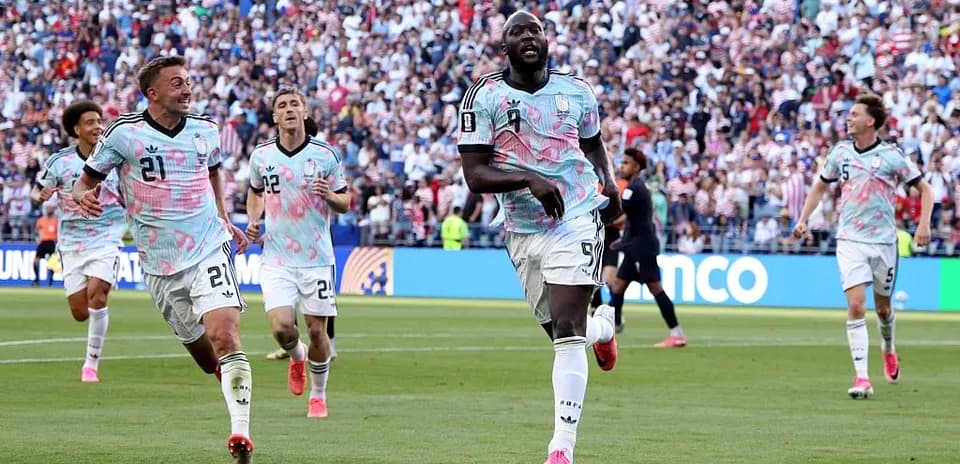 Jugadores de la selección celebrando un gol en el partido