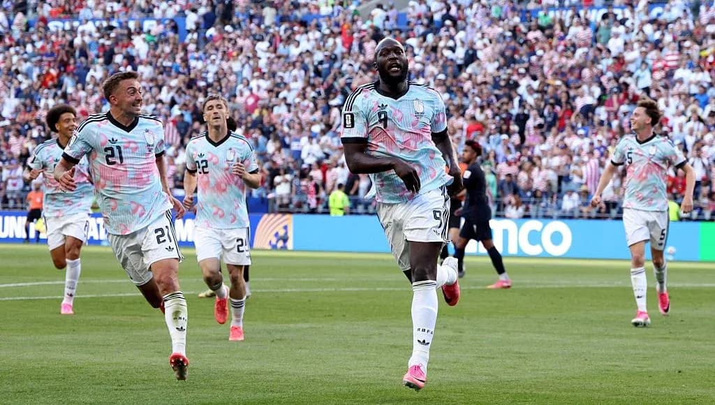 Jugadores de la selección celebrando un gol en el partido