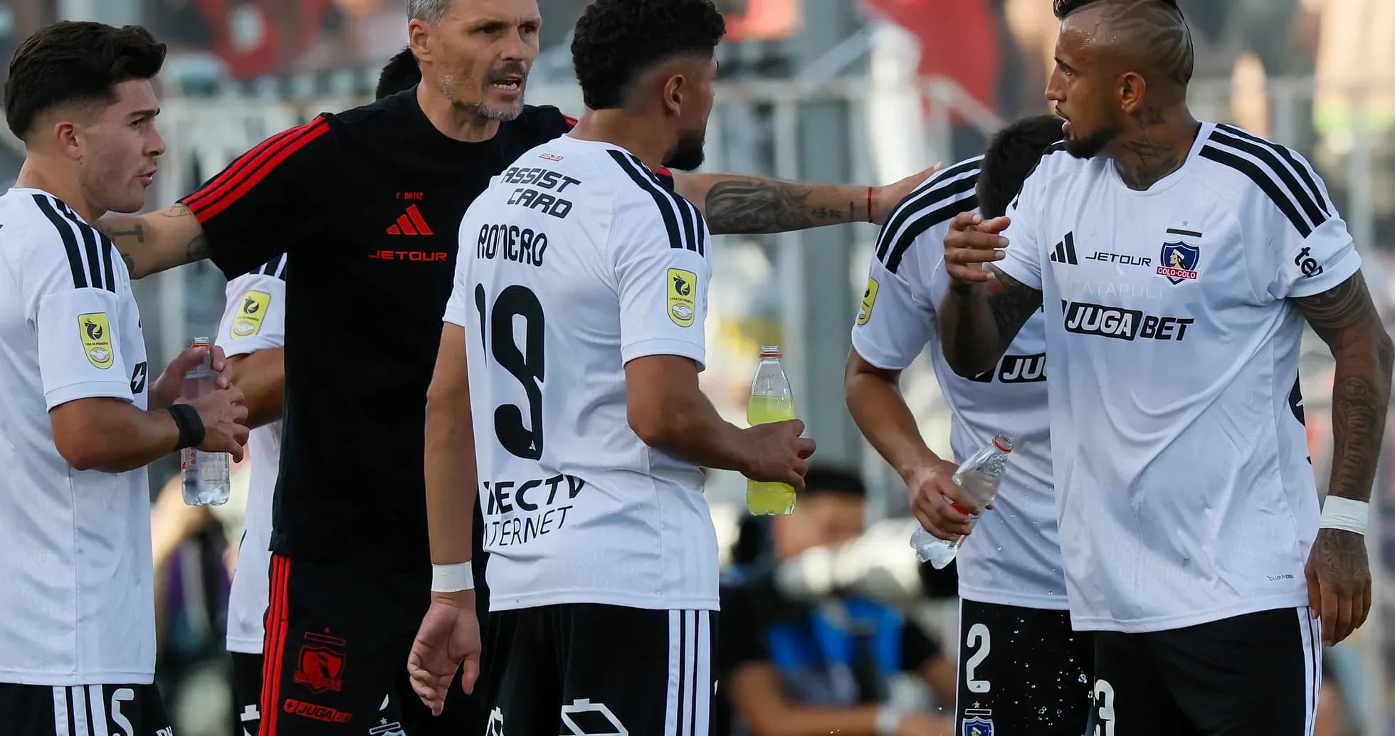 Jugadores de Colo Colo en reunión táctica