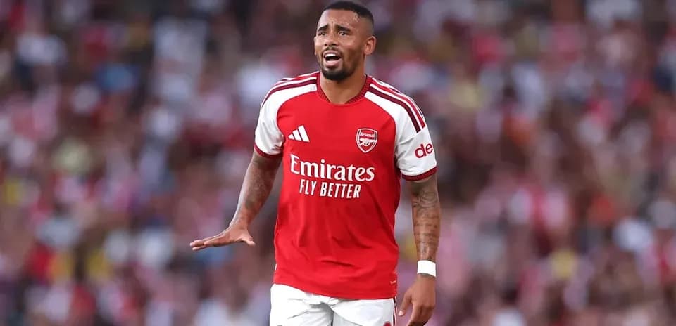 Jugador de Arsenal en acción durante el partido