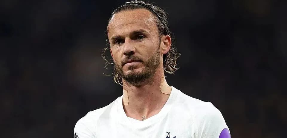 Jugador de Tottenham en el campo durante el partido