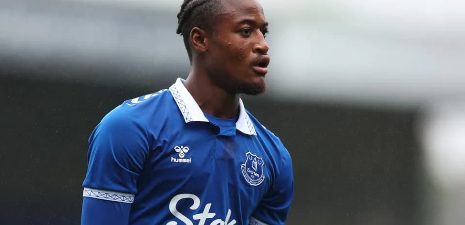 Jugador de Everton en acción durante el partido