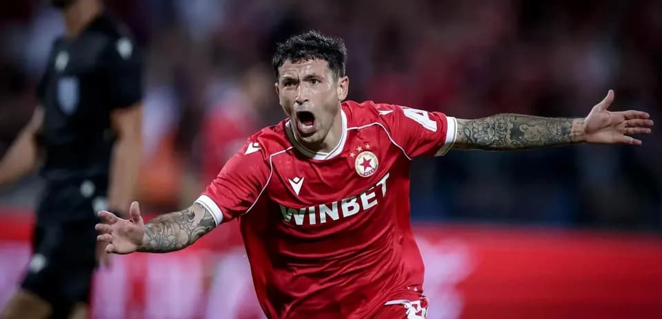 Jugador de CSKA Sofía celebra un gol