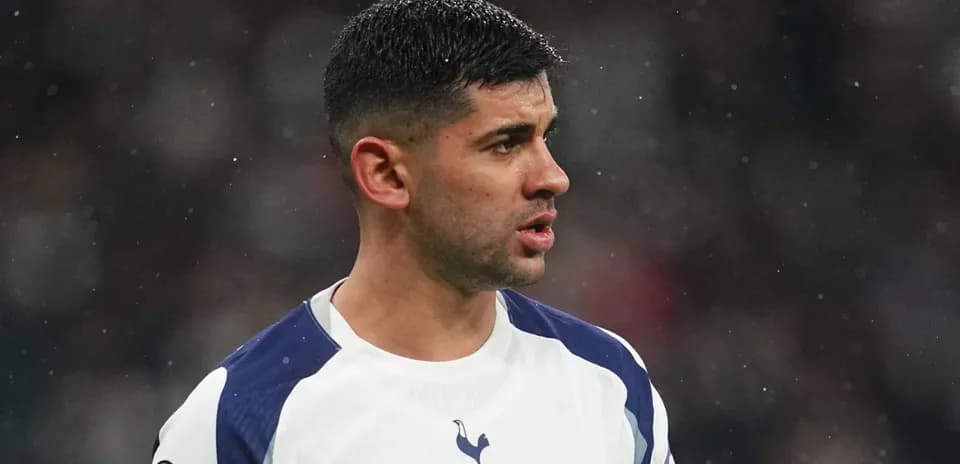 Jugador de Tottenham en el campo durante un partido