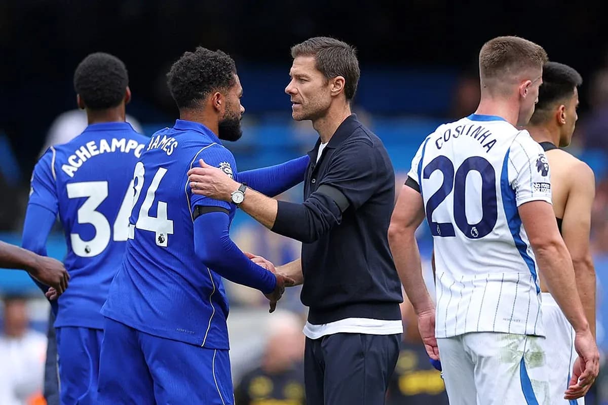 Jugadores de Chelsea saludando al entrenador