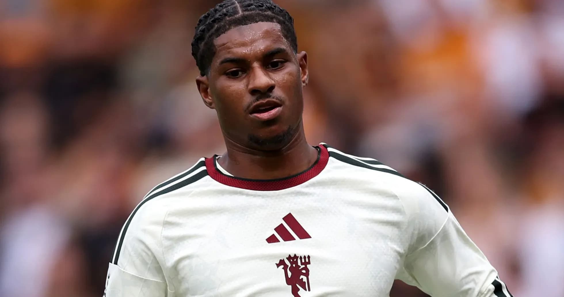 Jugador con camiseta blanca durante un partido