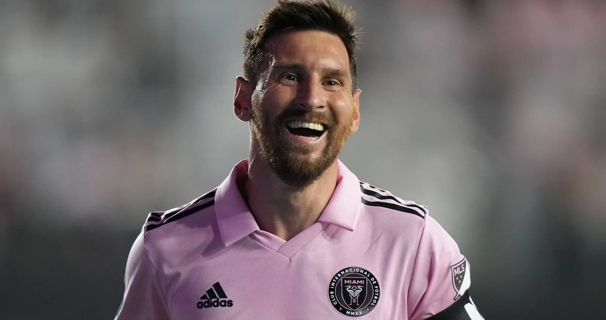 Lionel Messi sonriendo en camiseta del Inter Miami
