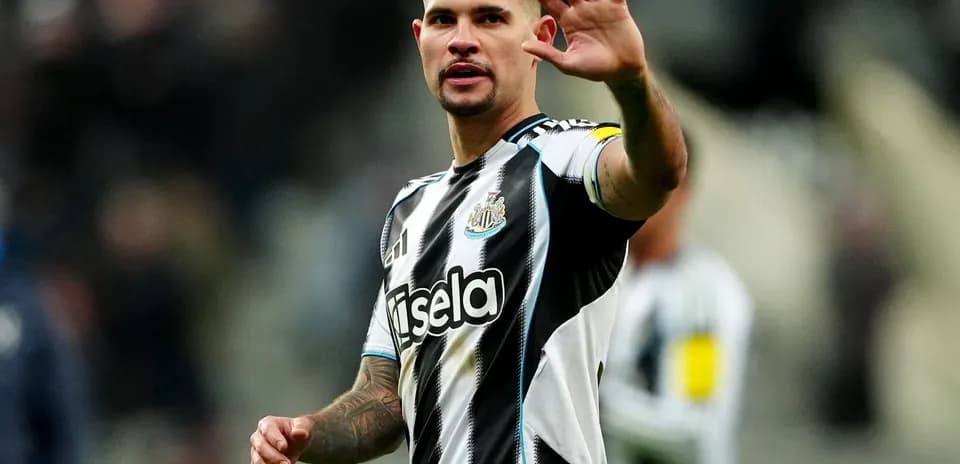 Jugador de Newcastle United saludando al público