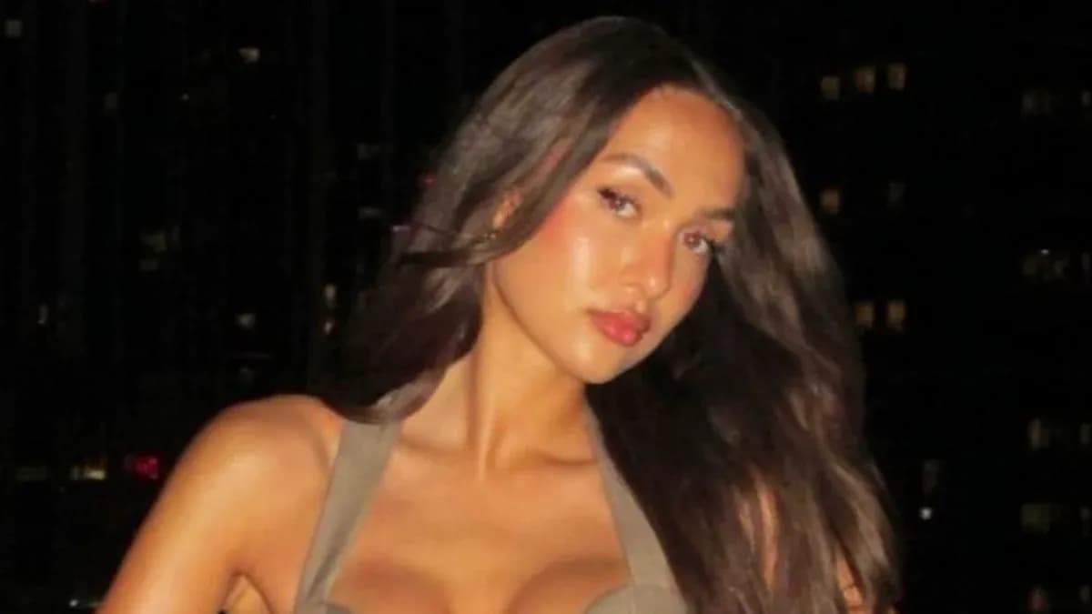 Mujer posando con cabello largo y suelto