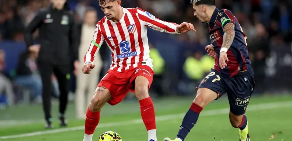 Jugador de Atlético Madrid en acción contra Levante