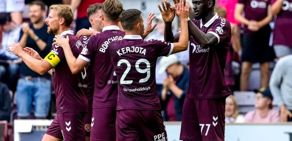 Jugadores del Heart of Midlothian celebrando un gol
