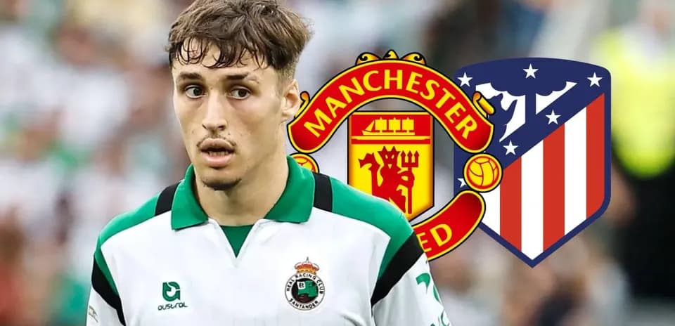 Jugador en uniforme con logotipos de Manchester United y Atlético