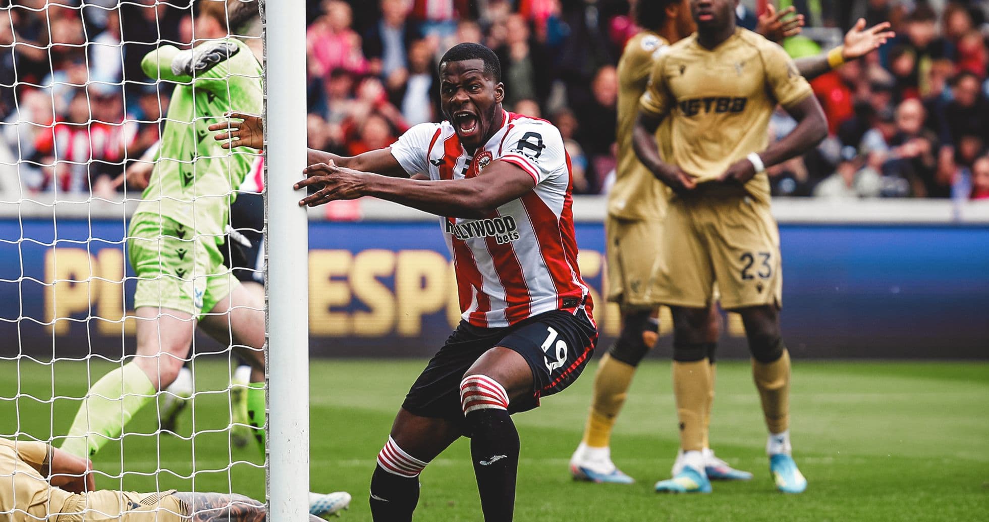 Jugador de Brentford celebrando un gol