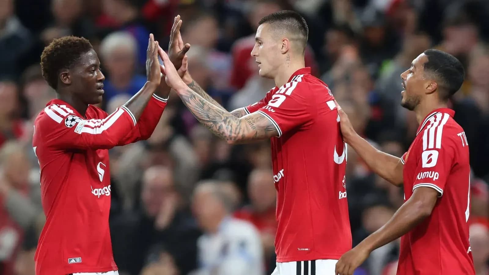 Jugadores de Manchester United celebrando un gol