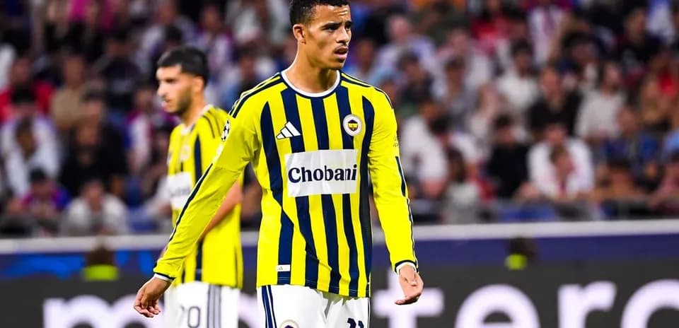 Jugador de Fenerbahçe en acción durante partido