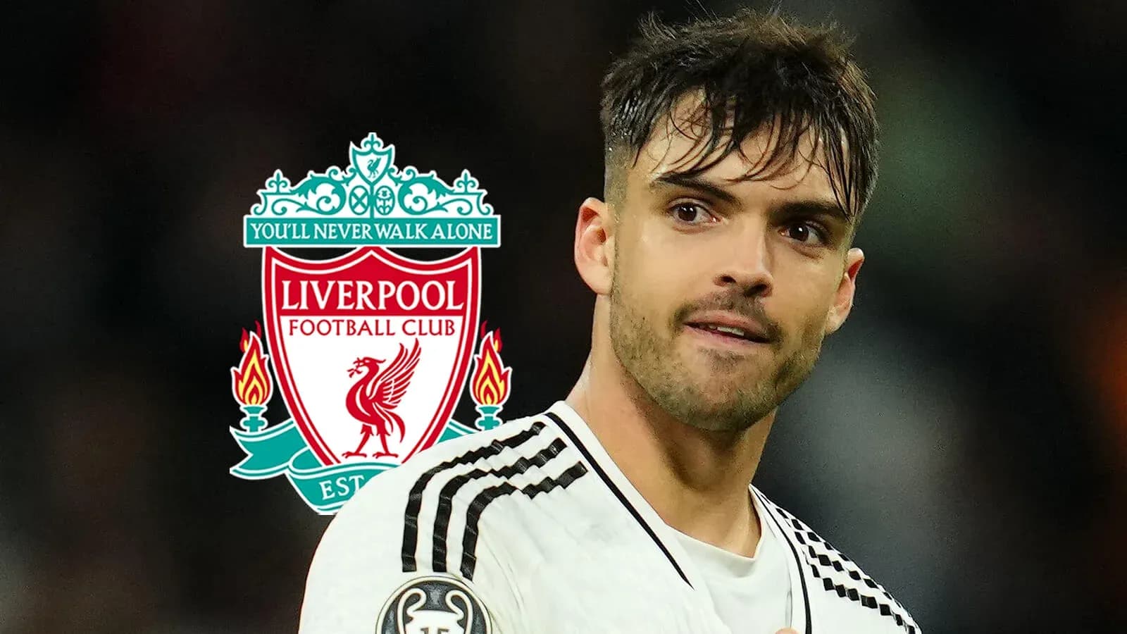 Jugador de fútbol con el escudo del Liverpool