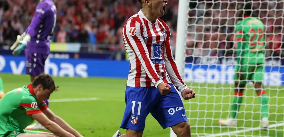 Jugador de Atlético de Madrid celebra un gol