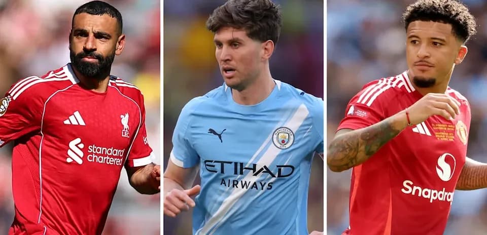 Jugadores de fútbol en acción con sus equipos