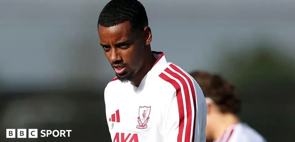 Jugador entrenando con camiseta del Liverpool FC
