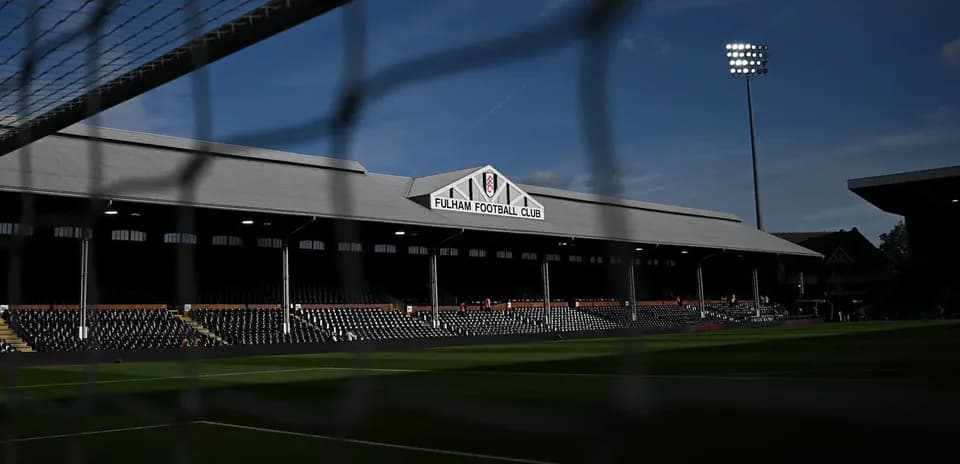 Estadio de Fulham FC con gradas vacías