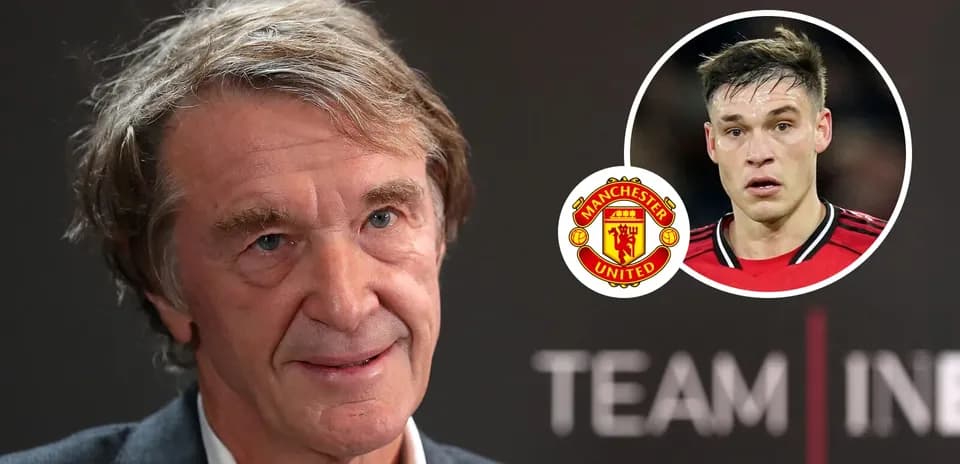 Persona hablando sobre Manchester United en conferencia