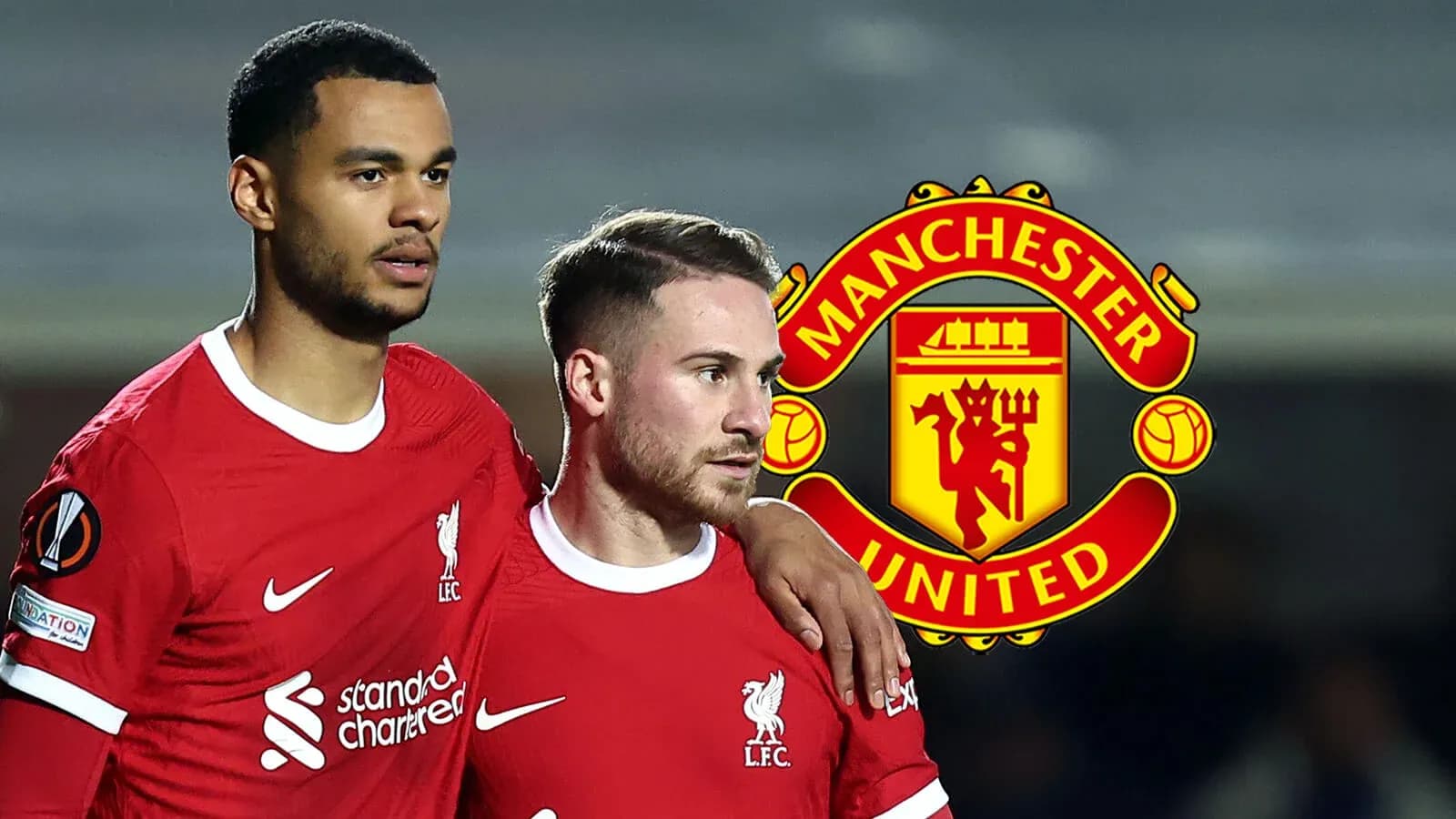 Jugadores de Liverpool celebrando con uniforme rojo