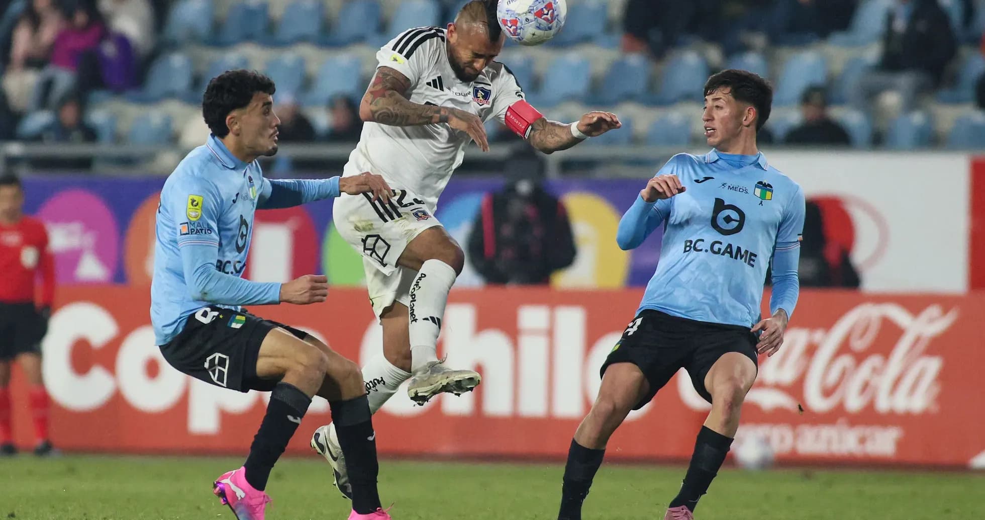 Jugador de Colo Colo en acción contra O'Higgins