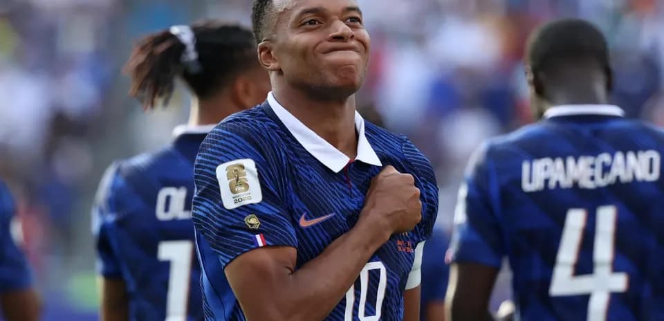 Kylian Mbappé celebrando con Francia