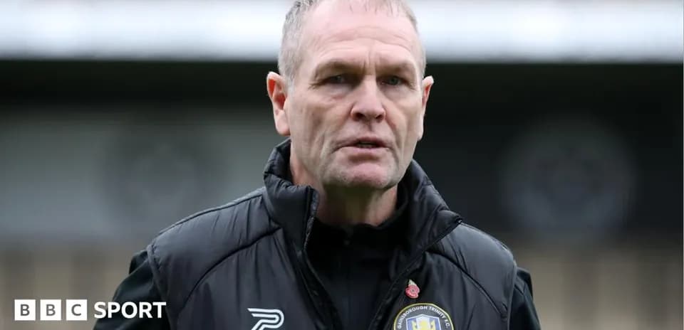 Entrenador de Grimsby Town FC en el campo