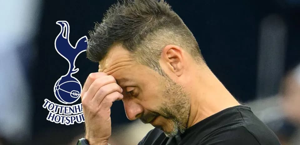 Entrenador de Tottenham Hotspur preocupado durante partido