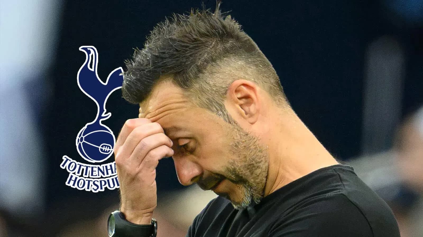 Entrenador de Tottenham Hotspur preocupado durante partido