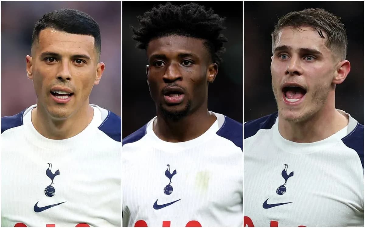 Tres jugadores de Tottenham en acción durante partido
