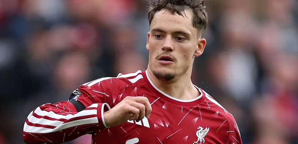 Jugador de Liverpool FC en acción durante partido