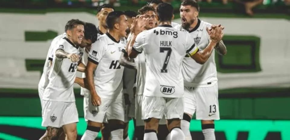 Jugadores de Atletico-MG celebrando un gol