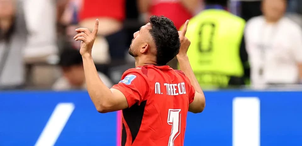 Jugador levantando las manos en celebración
