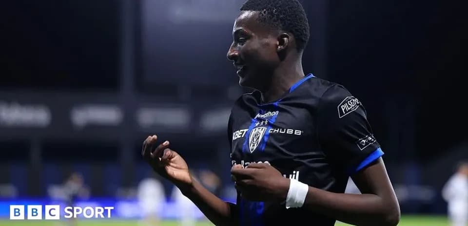 Jugador celebrando durante un partido de fútbol